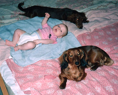 Sara vauvana Tiitin ja Tennarin kanssa